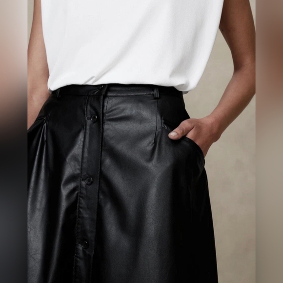 NWT Banana Republic Vegan Leather Midi Skirt Black Size 0 - Picture 2 of 8